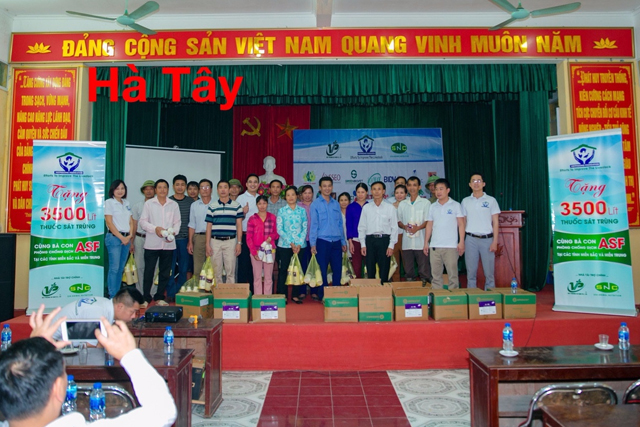 vietphuong-viet-phuong-foundation-chung-tay-day-lui-dich-asf-tang-mien-phi-3-500-lit-thuoc-sat-trung-cho-nguoi-chan-nuoi-6